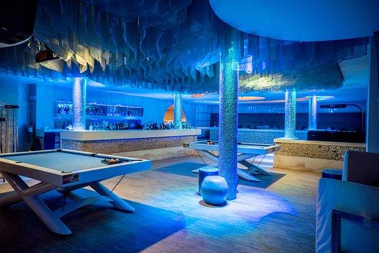 Deep Blu Bar & Lounge